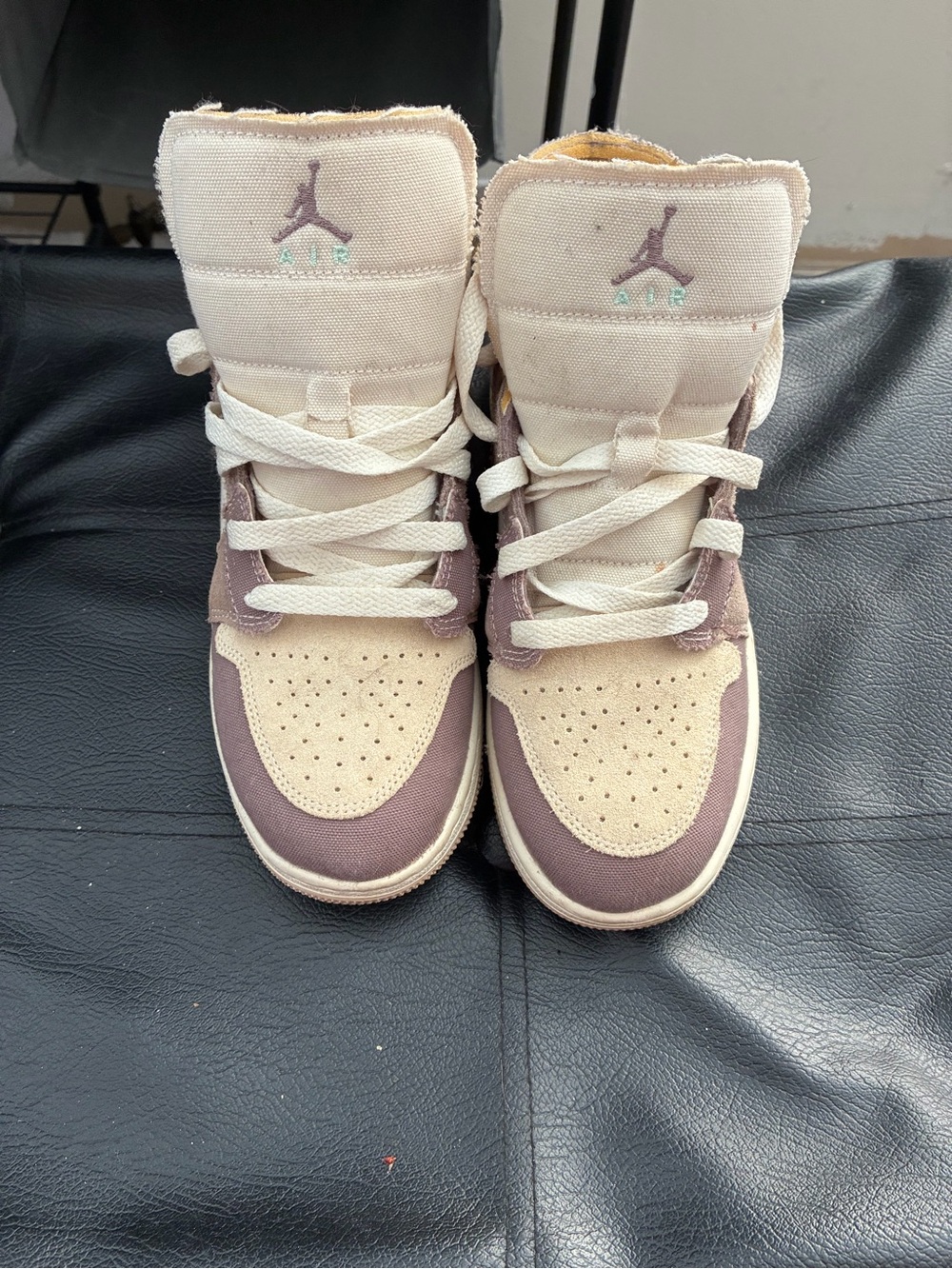 Nike Kids Sneakers in Cream and Brown